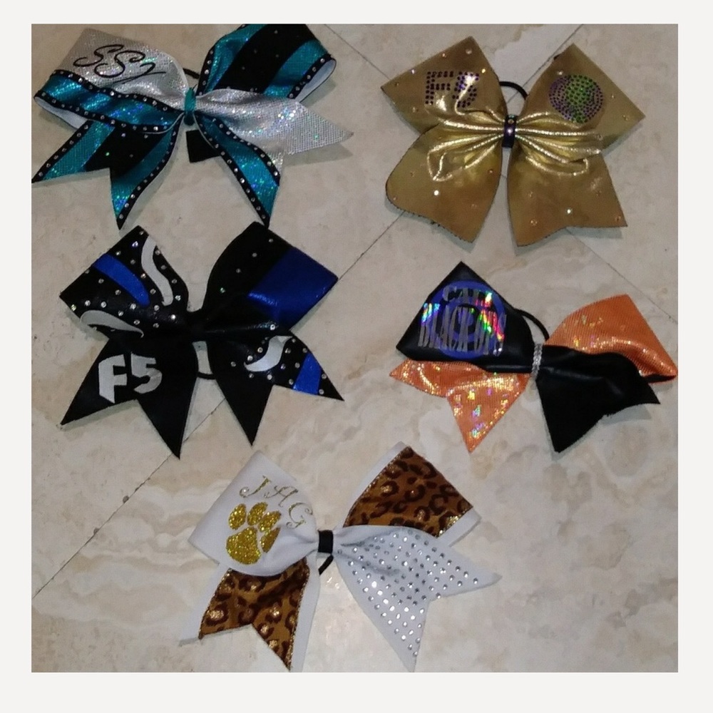 Cheerleading competition bows